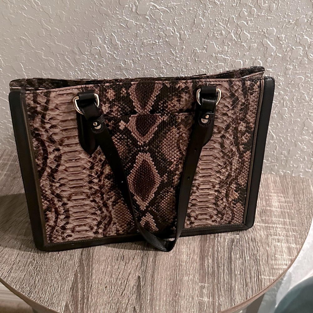 Gently used brahmin purse. Worn maybe 3 times in excellent condition.
